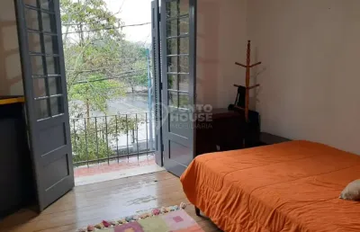 Sobrado à venda com 230m², 04 dormitórios, 01 suíte, edícula e 02 vagas