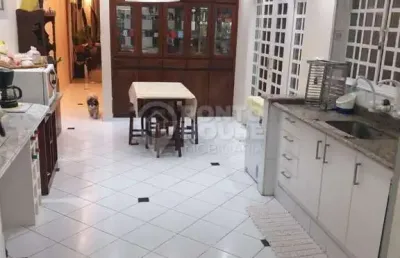 Casa à venda vila guarani, 3 dormitórios, 2 vagas, toda reformada, ótimo local