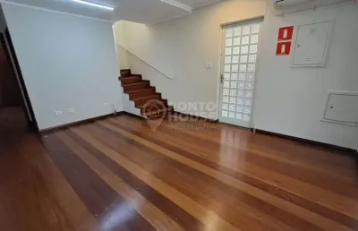 Casa à venda em moema, 3 dormitórios, 2 vagas, em ótimo estado de conservação.
