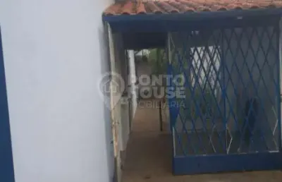 Casa térrea, planalto paulista, 2 dormitórios, 2 banheiros, 3 vagas, quintal.