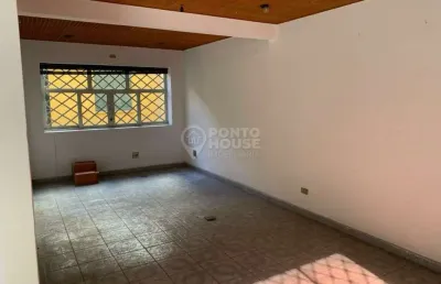 Sobrado à  venda ou locação de 144m² com 4 dormitórios, 3 banheiros e 3 vagas