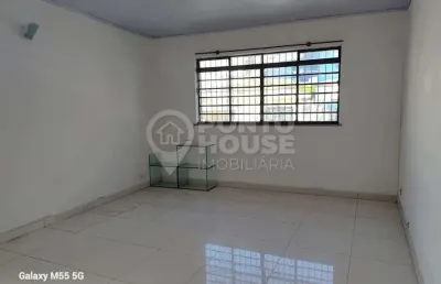 Casa térrea à venda, 4 dormitórios e 2 vagas, a 300m do metrô praça da árvore