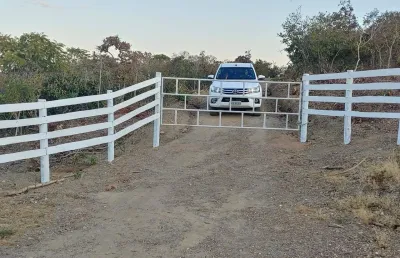 56 hectares, rica em agua nascente abastece 2 casas 1 granja  2 represas