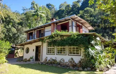 Casa com 8 dormitórios à venda, 327 m² por r$ 665.000,00 - albuquerque - teresópolis/rj