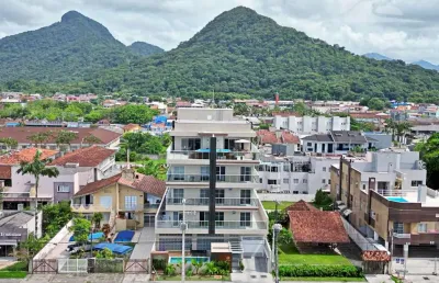 Apartamento garden a poucos metros da nova praia de caiobá.
