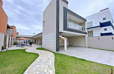 Casa à venda na Avenida Guarapuava, 1368, Caiobá, Matinhos