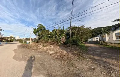 Terreno de esquina em região de grande crescimento.