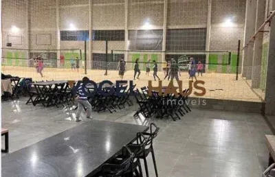 Arena com 5 quadras, área de lazer e público fidelizado