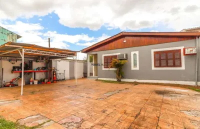 Casa com amplo pátio, em terreno 11x44, bairro niterói