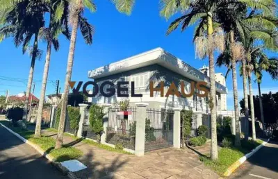 Sobrado no marechal rondon, quase ao lado do parkshopping.