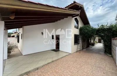 Casa com 4 quartos à venda na rua sabino anísio da silveira, 998, campeche, florianópolis por r$ 1.733.000