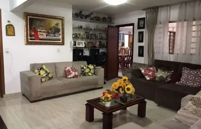 Casa com comodos comerciais e kitnets no setor jardim planalto casa de rua com 4 quarto(s) e 3 banheiro(s) à venda, 350 por r$ 2.600.000 no setor jardim planalto ad9838