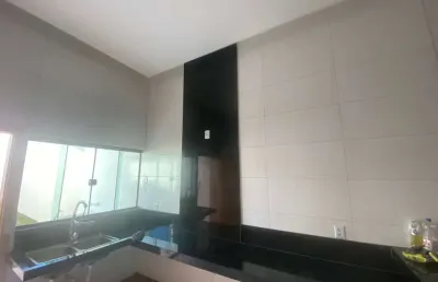 Vendo casa 3 quartos 1 suíte fino acabamento em aparecida de goiânia. casa de rua com 3 quarto(s) e 1 banheiro(s) à venda, 105.61 por r$ 320.000 no setor vila oliveira ta12138