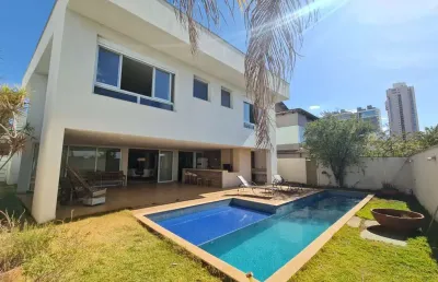 Alphaville araguaia sobrado cond. fechado casa em condomínio com 5 quarto(s) e 1 banheiro(s) à venda, 526 por r$ 4.200.000 no setor alphaville araguaia ta23463