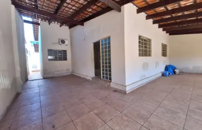 Casa com piscina aquecida e 5 vagas | 3 quartos | próximo à ufg casa de rua com 3 quarto(s) e 3 banheiro(s) à venda, 220 por r$ 370.000 no setor vila itatiaia vn23972