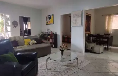 Casa térrea sozinha no lote 4 quartos com suite quintal casa de rua com 4 quarto(s) e 4 banheiro(s) à venda, 236 por r$ 815.000 no setor jardim vitória in27515