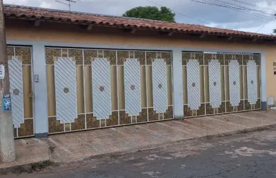 Casa 03 quartos sendo 02 suítes  casa de rua com 3 quarto(s) e 5 banheiro(s) à venda, 269 por r$ 1.200.000 no setor setor coimbra vn27386