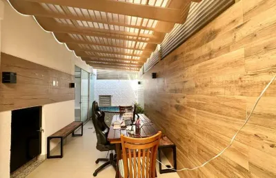 Residencial village macedo monteiro i - sobrado 3 quartos, sendo 1 suíte  casa em condomínio com 3 quarto(s) e 3 banheiro(s) à venda, 130 por r$ 595.000 no setor parque amazônia in27760