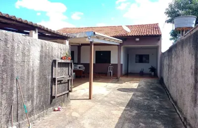 Uma casa  com um barracao jardim petropolis casa de rua com 3 quarto(s) e 1 banheiro(s) à venda, 192.15 por r$ 475.000 no setor jardim petropolis ad28963