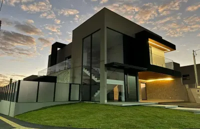 Sobrado de esquina jardins capri  3/suites superior  1/suíte térrea  casa em condomínio com 4 quarto(s) e 5 banheiro(s) à venda, 302 por r$ 2.180.000 no setor residencial marília au31208