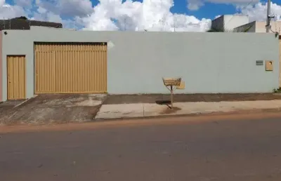 Casa de 3/4 com galpão no fundo casa de rua com 3 quarto(s) e 2 banheiro(s) à venda, 90 por r$ 350.000 no setor residencial pilar dos sonhos ad31770