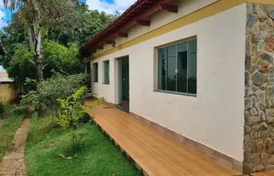 Parque industrial casa de rua com 3 quarto(s) e 3 banheiro(s) à venda, 450 por r$ 800.000 no setor parque industrial de goiânia ax20258