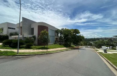 Alphaville araguaia - sobrado de 4 suítes - c/elevador de apoio - terreno de 549,10m2 e área edificada 395,85m2  casa em condomínio com 4 quarto(s) e 5 banheiro(s) à venda, 395.85 por r$ 4.500.000 no 