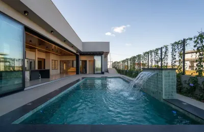 Alto padrão à beira do lago corumbá iv |7 suítes e sofisticação sem igual casa em condomínio com 7 quarto(s) e 10 banheiro(s) à venda, 399 por r$ 3.300.000 no setor zona rural fl32143