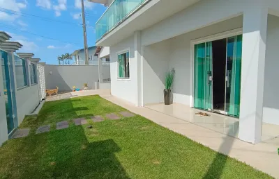 Casa com 3 quartos para alugar na Rua Natividade Costa, 000, Centro, Navegantes