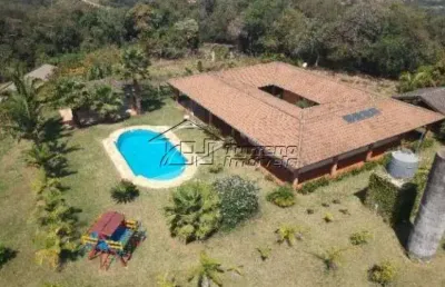 Belo sítio com pomar e árvores ornamentais em jundiaí - sp