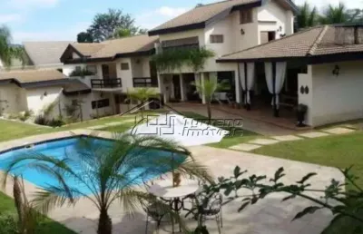 Residência em excelente localização. terreno com 1.585m²