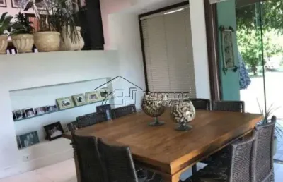Belíssima casa alto padrão com piscina e ofurô em condomínio no urbanova