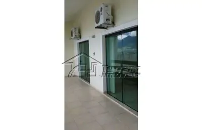 Casa mobiliada no litoral norte de frente para a praia