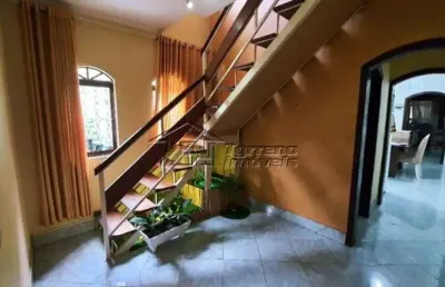 Sobrado com 4 dormitórios, sendo 1 suíte na zona sul de são josé dos campos