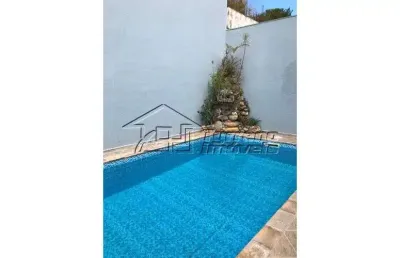 Sobrado com piscina em condomínio fechado no urbanova