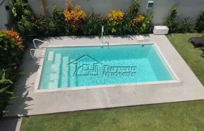 Excelente sobrado com piscina em condomínio de alto padrão em jacareí