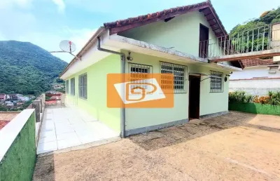 Casa à venda em petrópolis. são 3 quartos + anexo + piscina + solário + churrasqueira.