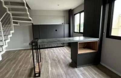 Viva o extraordinário: loft duplex com closet e armários planejados no easy life brigadeiro!
