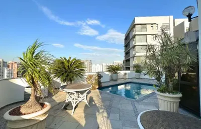 Cobertura com piscina e vista ampla em moema pássaros