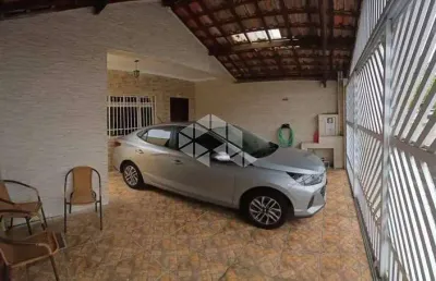 Confortável casa  mobiliado 03 dorms. sendo 01 suite, 02 vagas e apenas 200 metros da praia. balneáro maracanã, praia grande spp/ venda