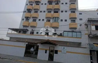 Oportunidade!!! kitnet c/ sacada, elevador e vaga de garagem. 28,00 m². ocian, praia grande sp.