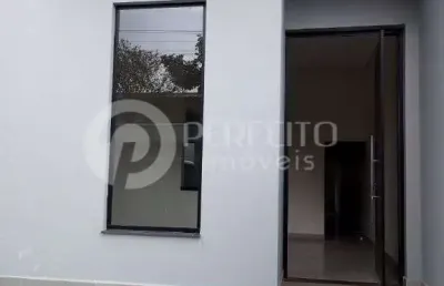 Venha conhecer essa incrivel casa dos sonhos! com 3 quartos espacosos, sendo 1 suite para garantir total privacidade e conforto