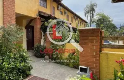 Casa em condomínio fechado à venda em camburizinho - 2 dormitórios, suíte, garagem e lazer!