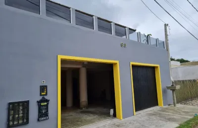 Sobrado com área térrea, 4 quartos na faixa do mar!