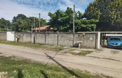 Casas em amplo terreno e prox. ao mar, no balneário curraes
