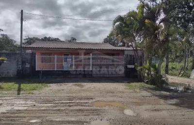 Casa no balneário inajá, em esquina e com 3 quartos!