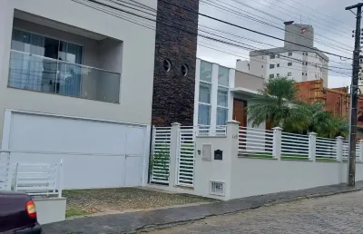 Casa com 3 quartos para alugar na Rua Visconde de Ouro Preto, Vila Nova, Blumenau