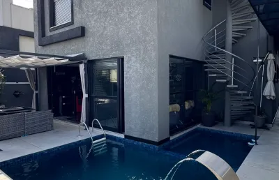 Casa espetacular porteira fechada em condomínio alto padrão no abranche