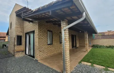 Casa com 2 quartos à venda no Centro, Penha 