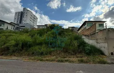 Belo lote com 420 metros em rua tranquila do boa vista